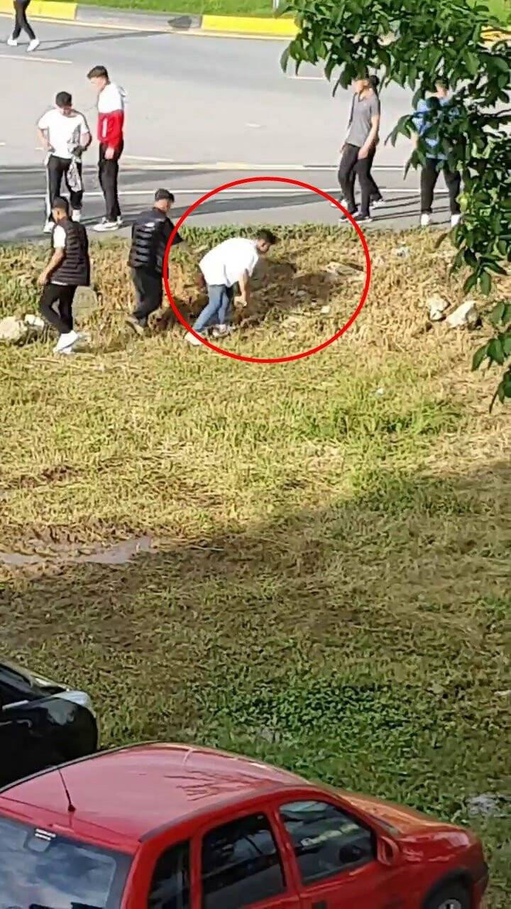 Bellerinde bıçak ellerinde taş, terör estirdiler!