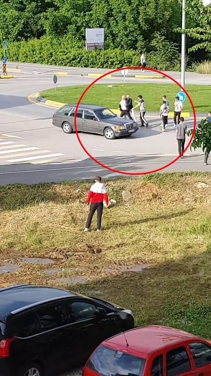 Bellerinde bıçak ellerinde taş, terör estirdiler!