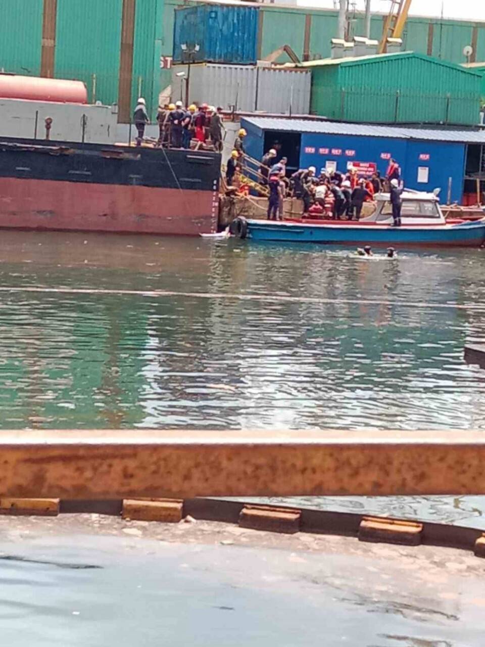 Denize düşen 18 yaşındaki işçi hayatını kaybetti