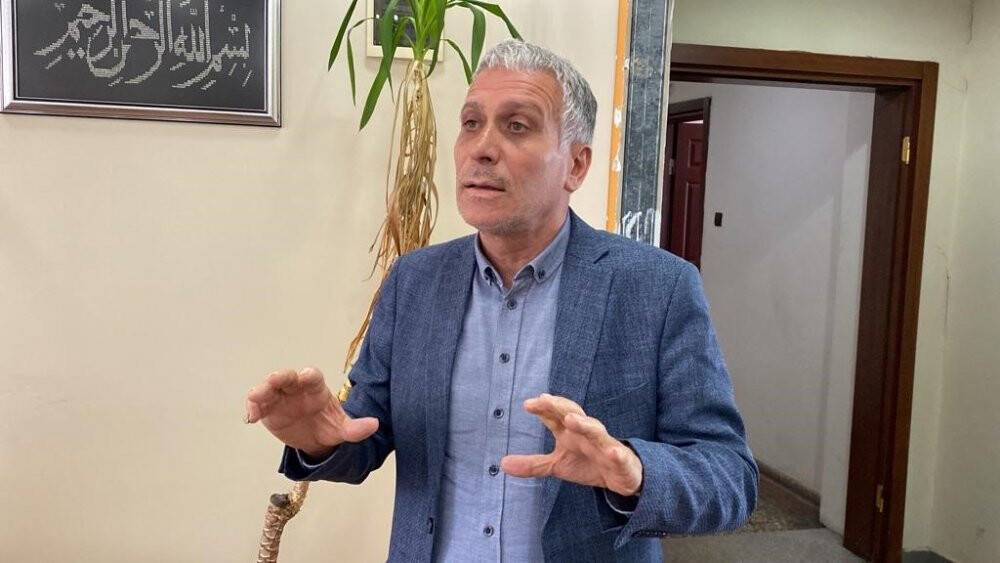 Levyelerle belediyenin kapılarını kırıp makama saldırdılar