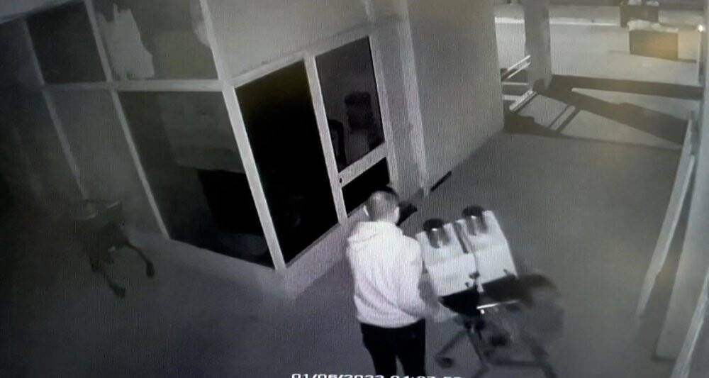 Ne bulursa alışveriş sepetine yükleyip kaçtılar