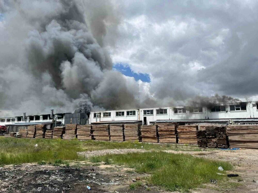 Ankara'daki fabrika yangınında 4 kişi dumandan etkilendi