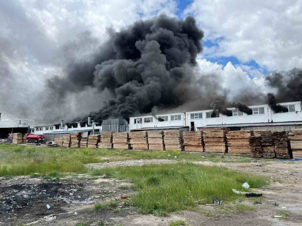 Ankara'daki fabrika yangınında 4 kişi dumandan etkilendi