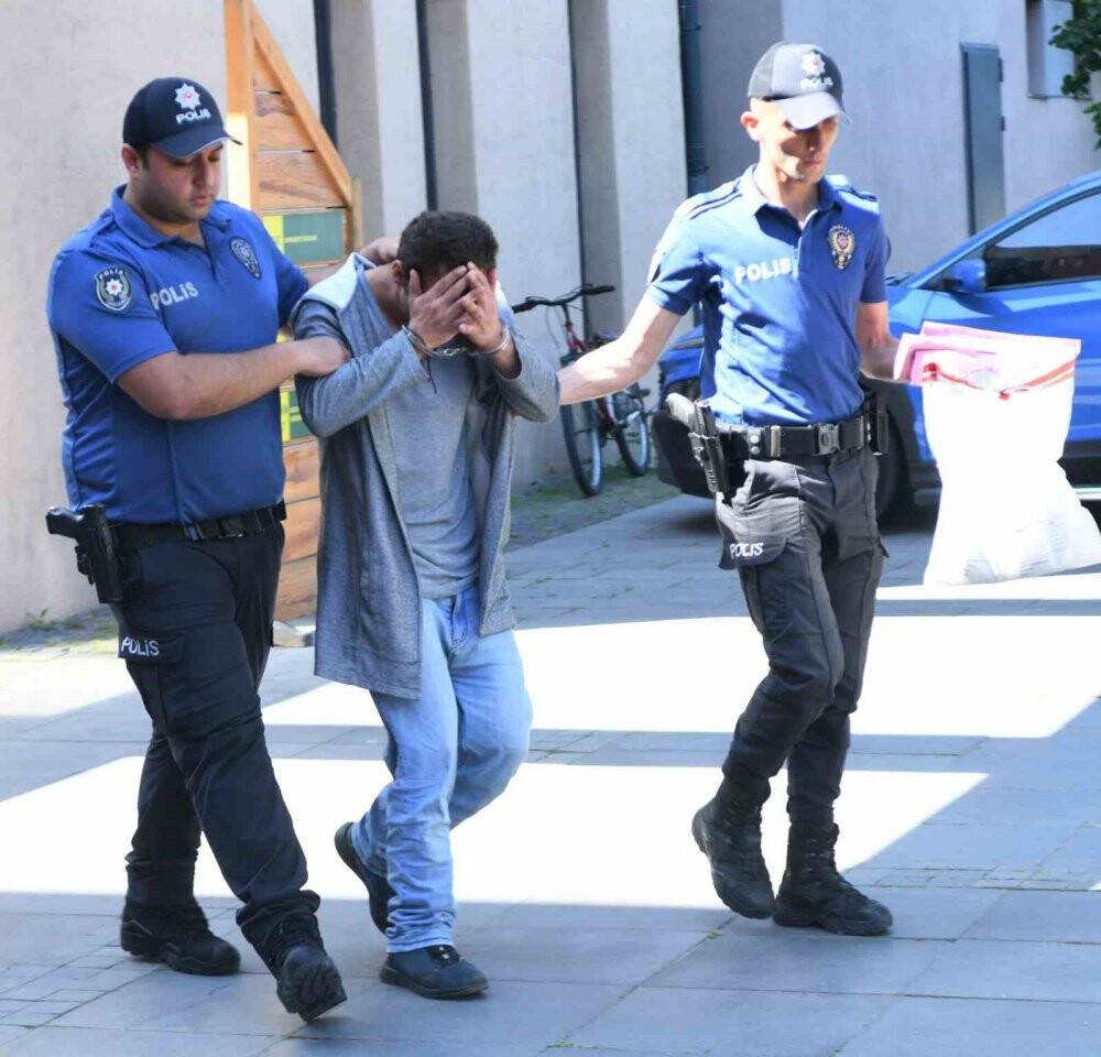 Çaldığı iki araç ile kaza yapan hırsız yakayı ele verdi