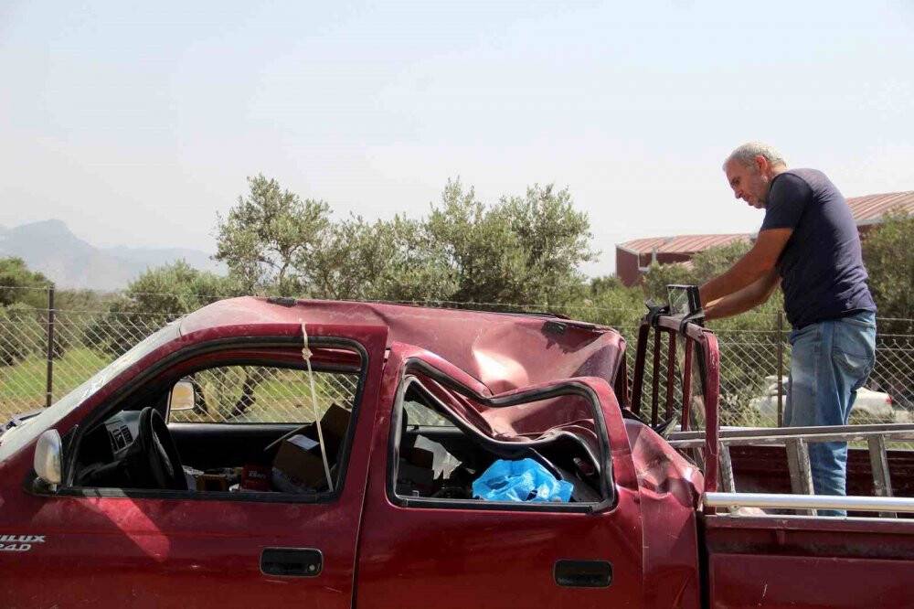 İşyeri yıkılınca, ağır hasarlı kamyoneti dükkanı oldu