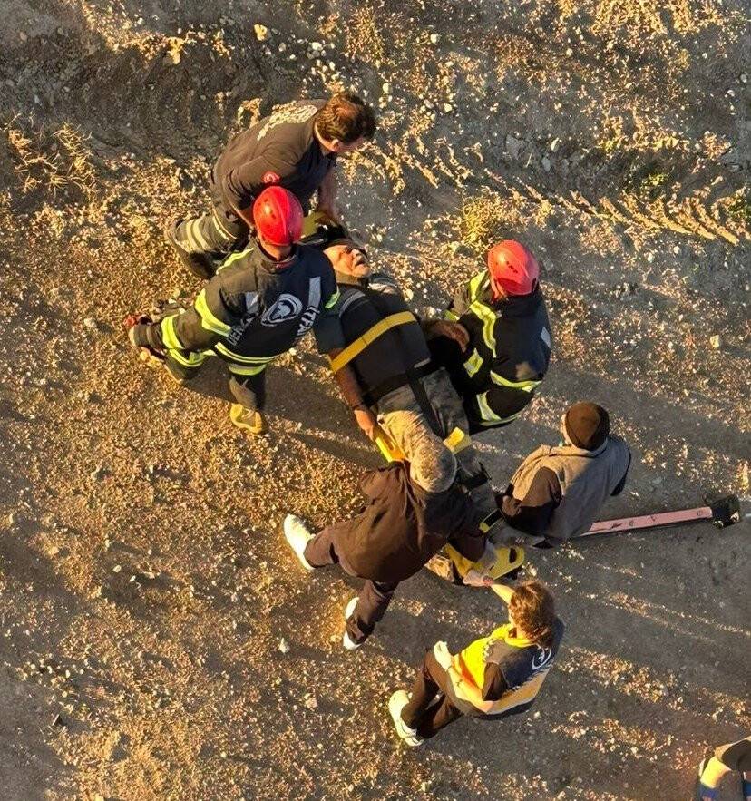 Kaza yapan otomobile çarpmamak için köprüden uçtu