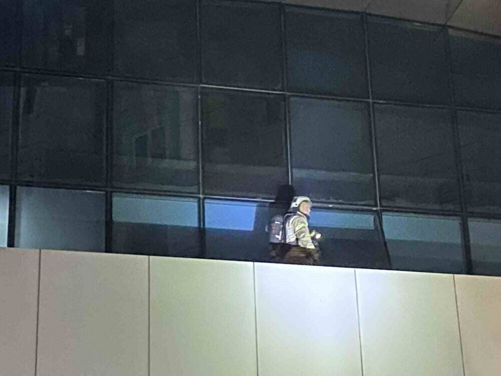 Teknoloji mağazası alev alev yandı