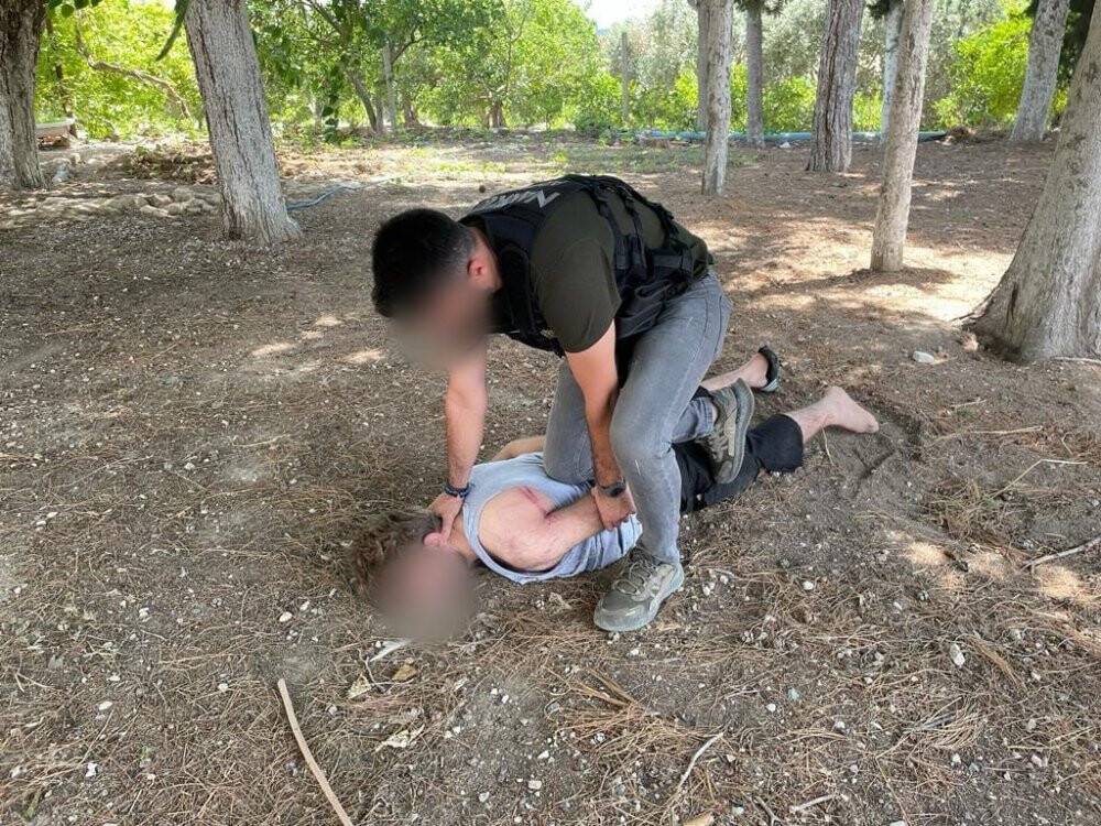 205 litre sıvı metamfetamin ele geçirildi