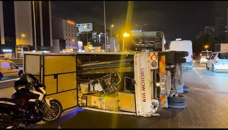 E-5 Kara Yolu’nda 4 araç ve 1 motosiklet kazaya karıştı: 4 yaralı