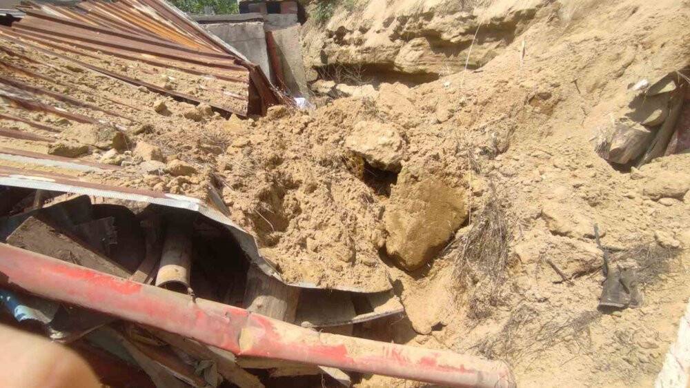 İki komşuya korkulu dolu anlar yaşattı