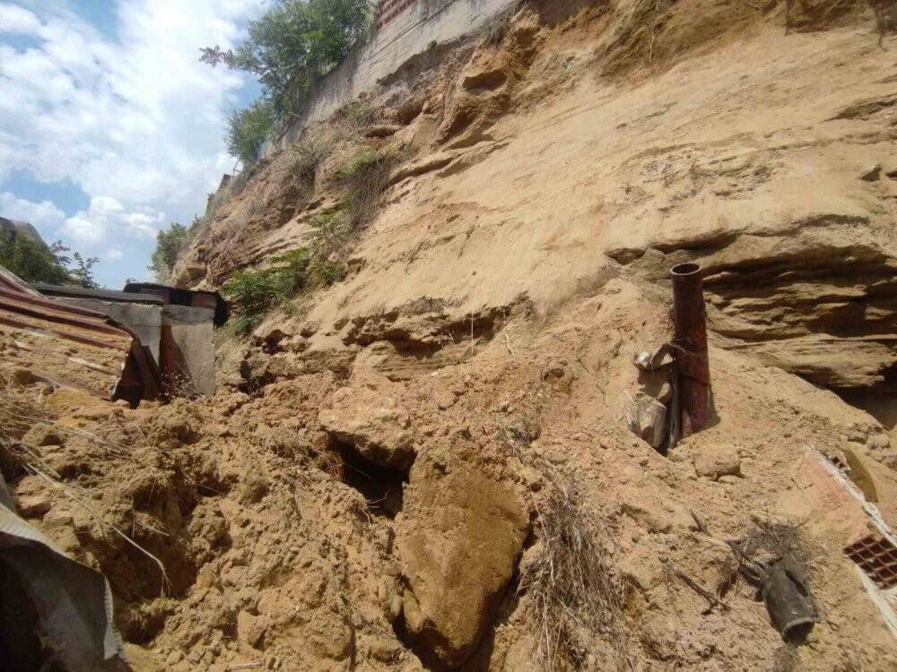 İki komşuya korkulu dolu anlar yaşattı