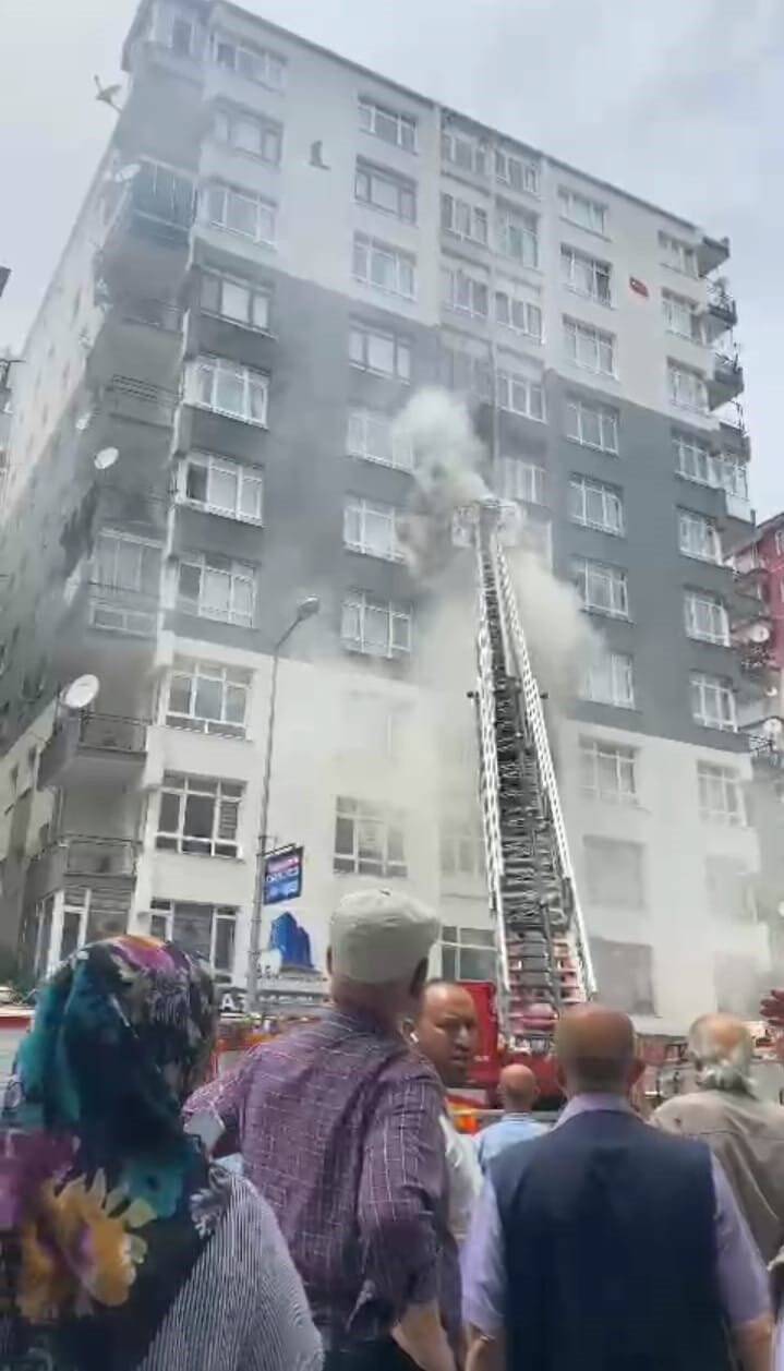 Küle dönen apartman dairesinden 78 yaşındaki kadının cansız bedeni çıktı