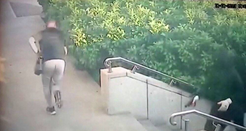 Maskeli saldırganlar kurşun yağdırdı: saldırı anı kamerada