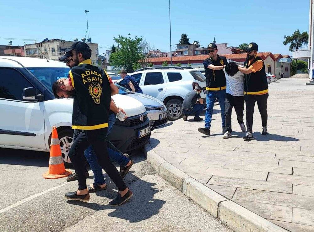 Eşini rahatsız ettiğini öne sürdüğü güvenlik görevlisini öldürdü