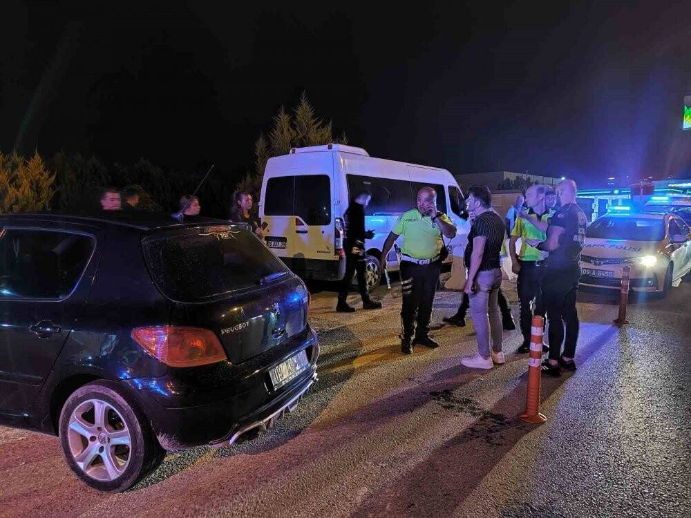 Alkollü sürücünün kullandığı otomobil, polis uygulama noktasında kaza yaptı