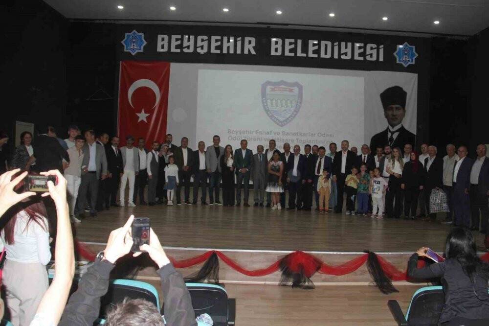 Beyşehir’de emektar esnaf ödüllendirildi