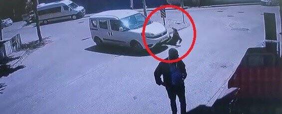 İnanılmaz kaza: Çarptığını fark etmedi, üzerinden geçti
