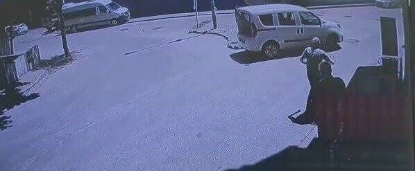 İnanılmaz kaza: Çarptığını fark etmedi, üzerinden geçti