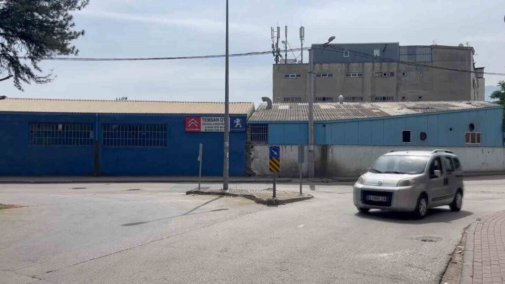 İnanılmaz kaza: Çarptığını fark etmedi, üzerinden geçti