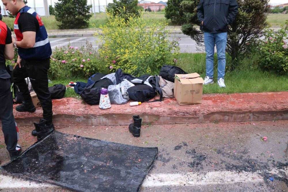 Konya'dan İzmir'e giden jandarma personelini taşıyan araç devrildi: 5 yaralı