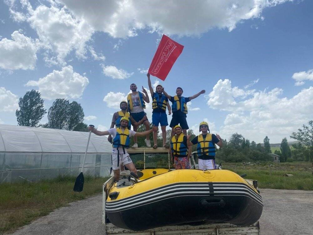 Köyün meraklı gençlerinin yeni tutkusu rafting