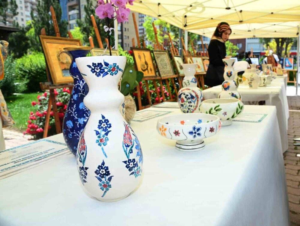 Sanat Tasarım Atölyesi yıl sonu sergisi ile dönemi kapattı