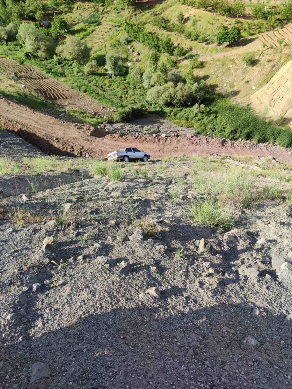 Siirt’te otomobil şarampole yuvarlandı: 3 yaralı