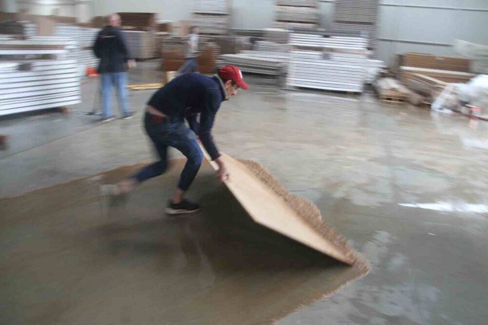 Beyşehir'de sağanak yağış etkili olmaya devam ediyor