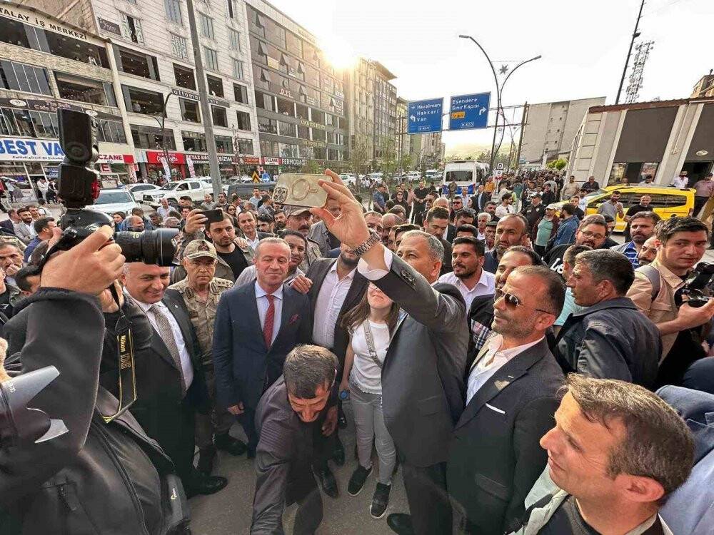 İçişleri Bakanı Yerlikaya Yüksekova’da