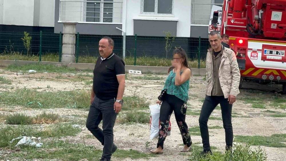 Rezidansta alıkonulan kadını polis ve itfaiye kurtardı