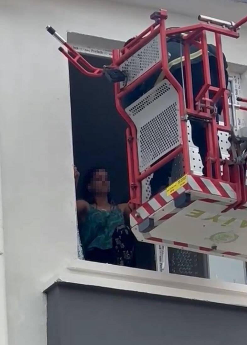 Rezidansta alıkonulan kadını polis ve itfaiye kurtardı