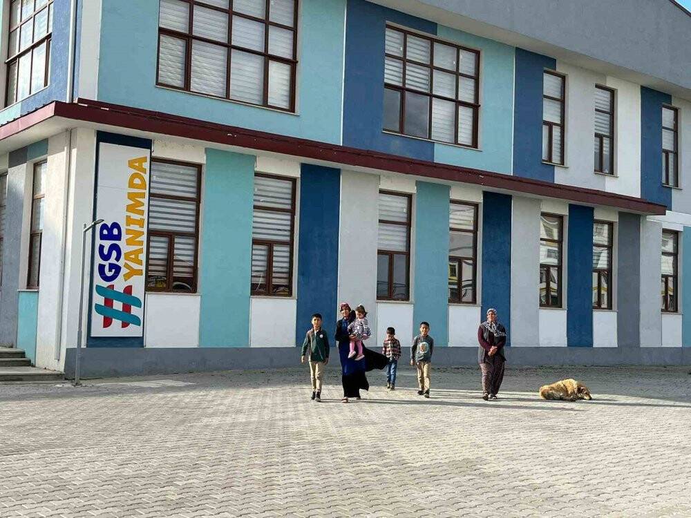 Deprem evlerini, yangın eşyalarını, dolandırıcılar paralarını aldı