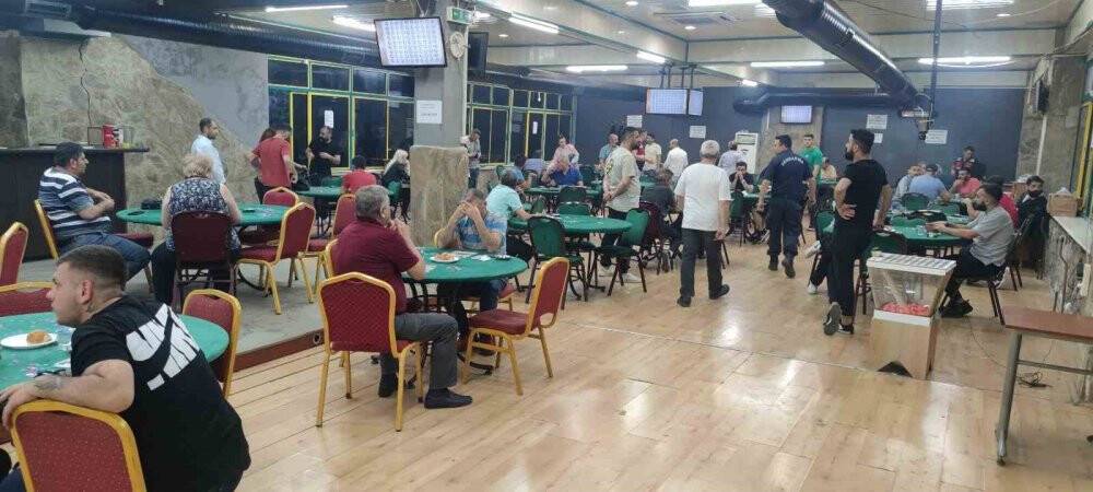 İzmir’de kumarhane baskını
