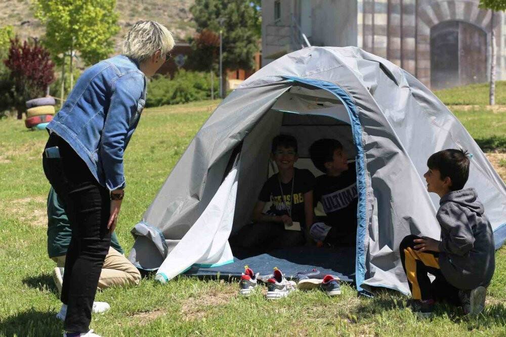 Konya'daki duvarsız okulda tabiat ile iç içe binlerce öğrenciye eğitim