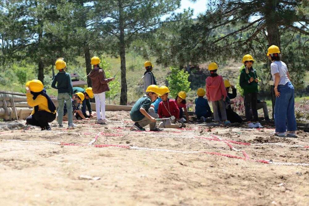 Konya'daki duvarsız okulda tabiat ile iç içe binlerce öğrenciye eğitim