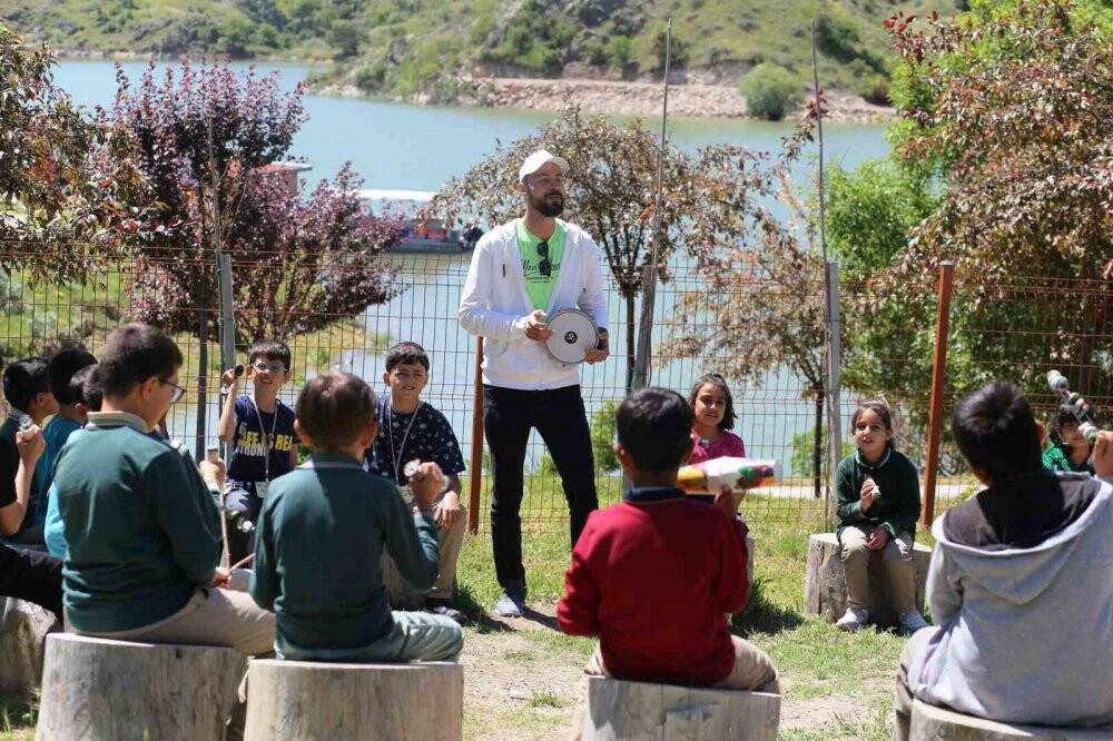 Konya'daki duvarsız okulda tabiat ile iç içe binlerce öğrenciye eğitim