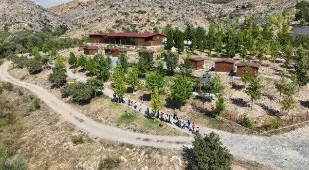 Konya'daki duvarsız okulda tabiat ile iç içe binlerce öğrenciye eğitim