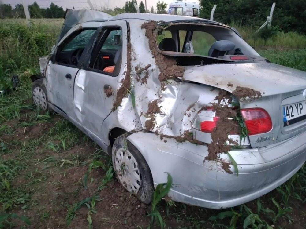 Konya'da kontrolden çıkan otomobil mısır tarlasına yuvarlandı