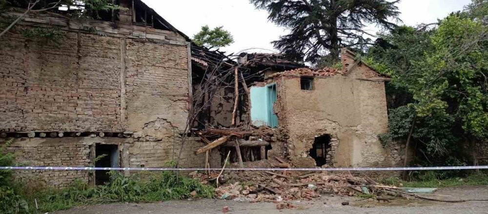 Konya'da yıldırım düşen boş evde yangın çıktı