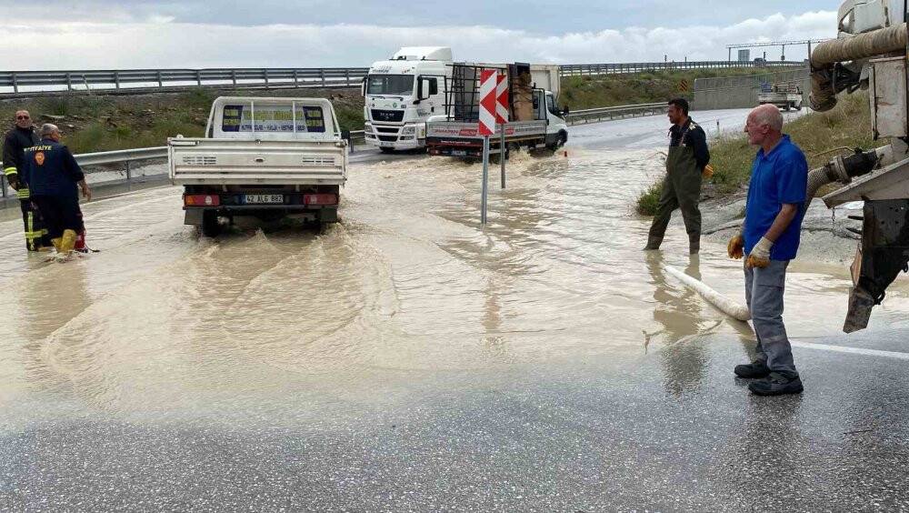 Kulu’da şiddetli yağmur su taşkınlarına neden oldu