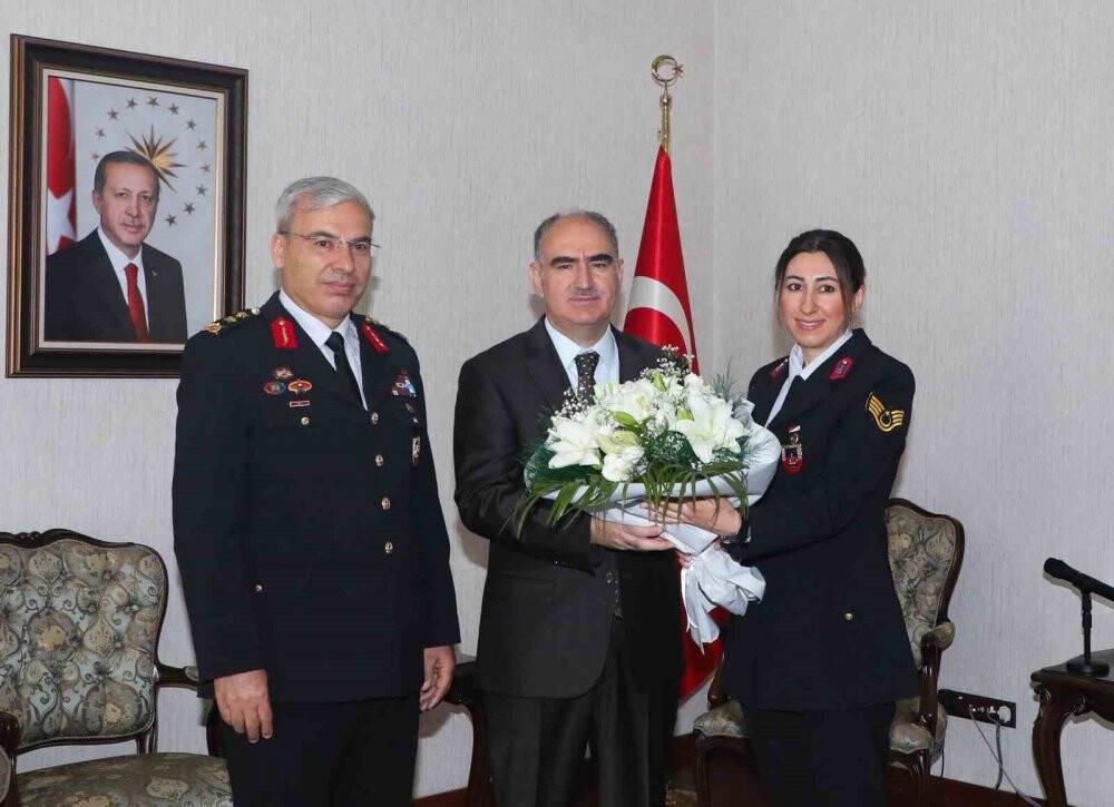 Vali Özkan: Jandarma Teşkilatımız, deprem yaralarının sarılmasında önemli rol aldı