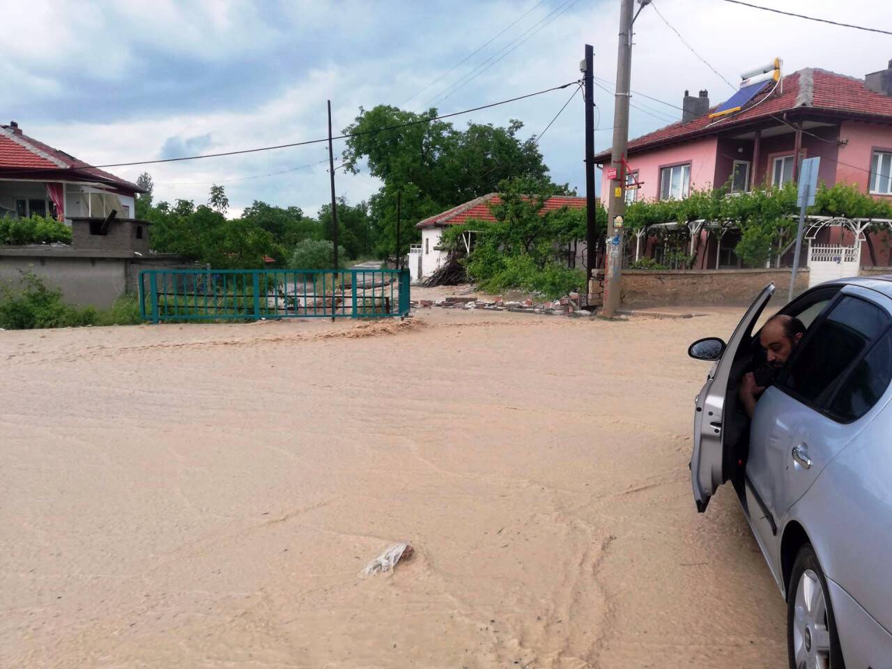 aa-20230614-31430304-31430295-konyanin-halkapinar-ilcesinde-etkili-saganak-sele-neden-oldu.jpg