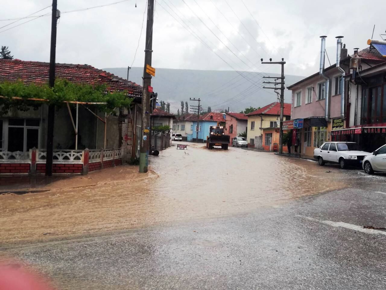 aa-20230614-31430304-31430301-konyanin-halkapinar-ilcesinde-etkili-saganak-sele-neden-oldu.jpg