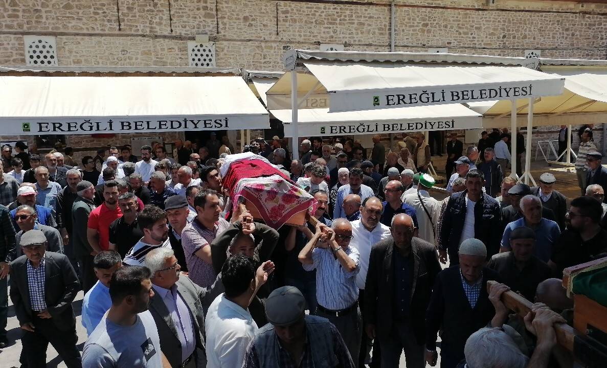 aa-20230615-31436028-31436025-alanyada-calistigi-aile-sagligi-merkezinde-esi-tarafindan-oldurulen-doktorun-cenazesi-konyada-defnedildi.jpg