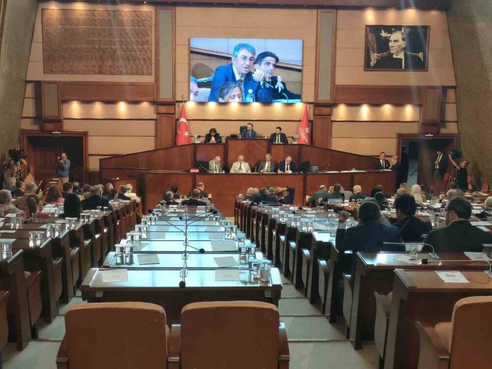 İBB Meclisi toplantısında İmamoğlu’na yangın eleştirisi