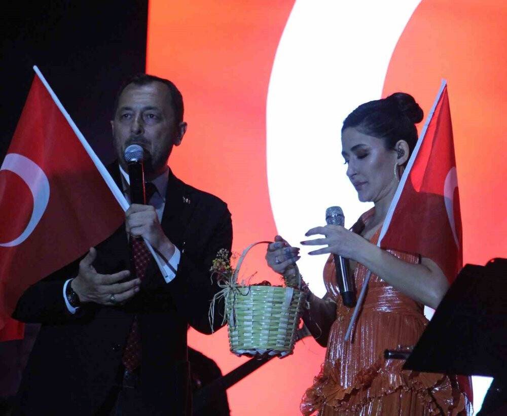 Mosso konseri nedeniyle eleştirilen Süleymanpaşa Belediye Başkanı Cüneyt Yüksel istifa etti