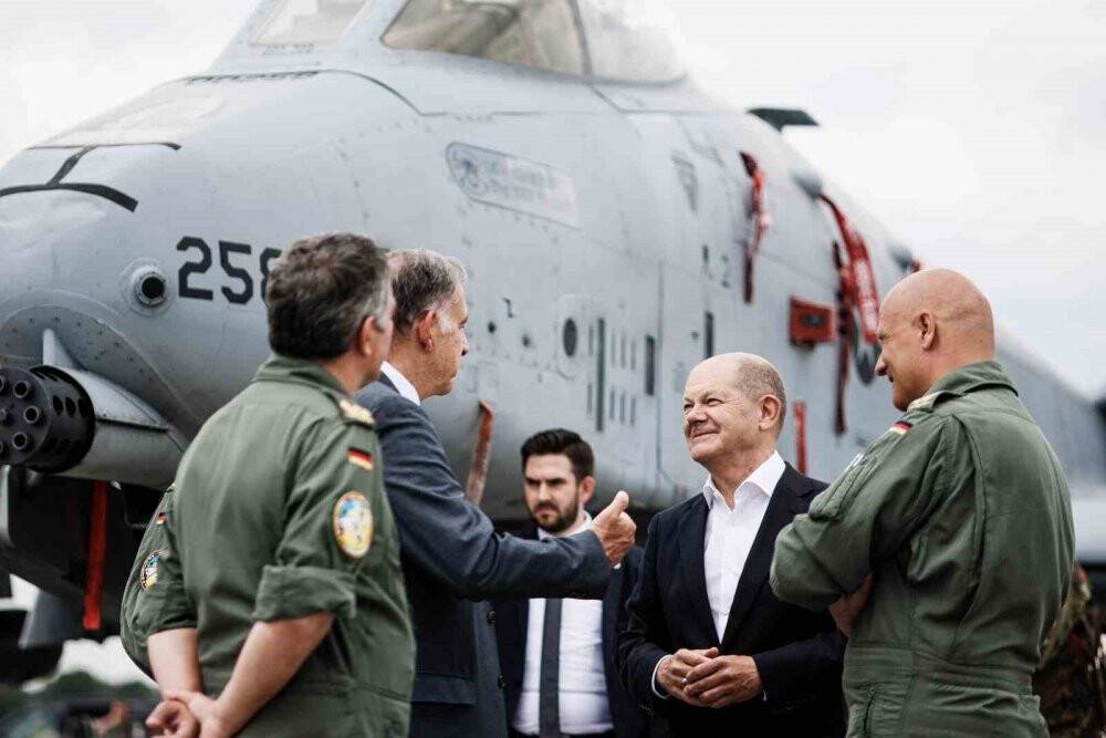 Almanya Başbakanı Scholz’dan NATO tatbikatı yapılan üsse ziyaret