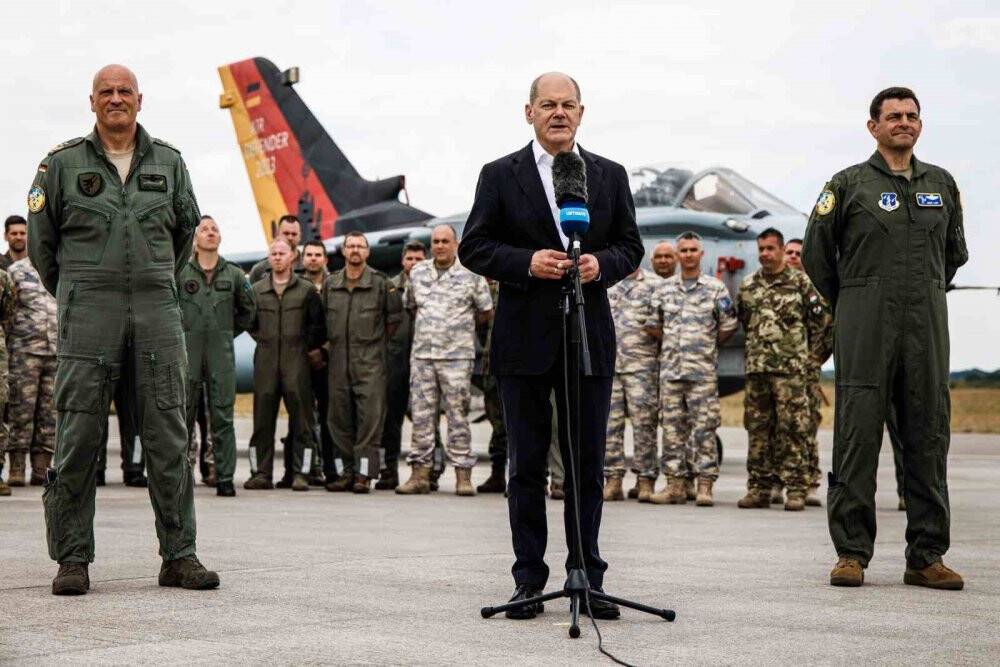Almanya Başbakanı Scholz’dan NATO tatbikatı yapılan üsse ziyaret