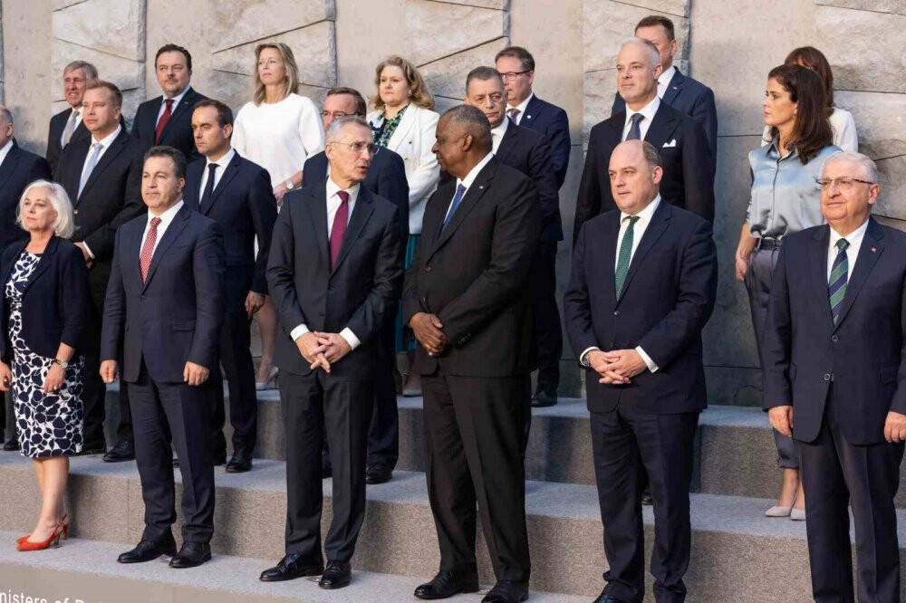 NATO’da aile fotoğrafı çekimi