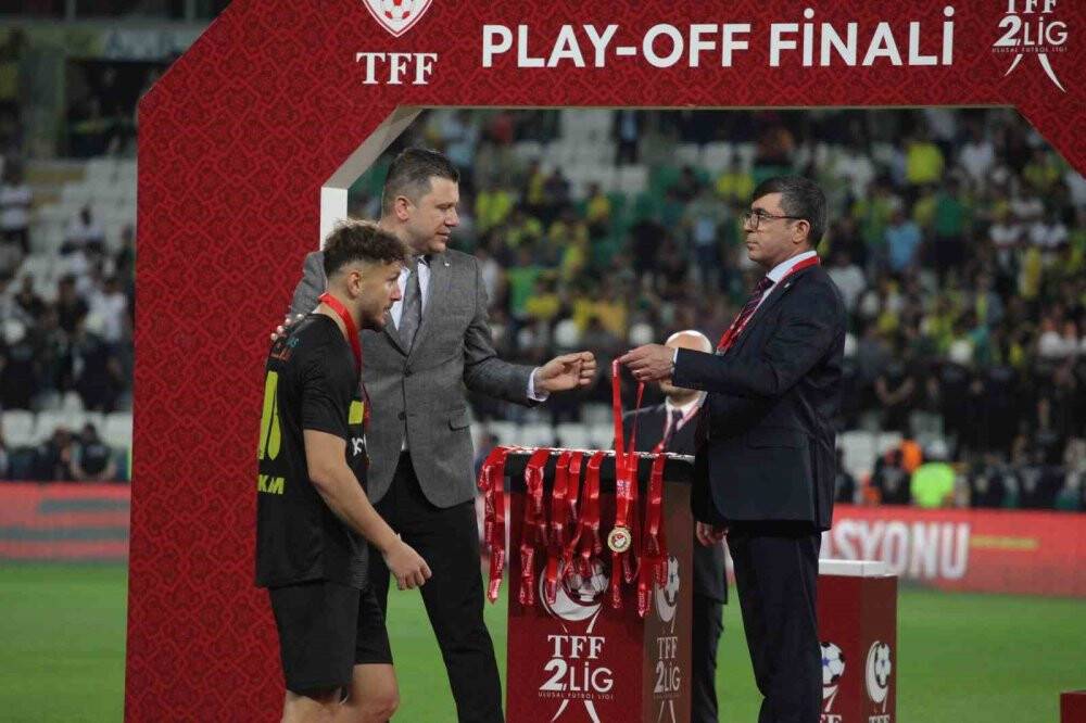 Spor Toto 1. Lig’e yükselen Şanlıurfaspor Konya'da kupasını kaldırdı